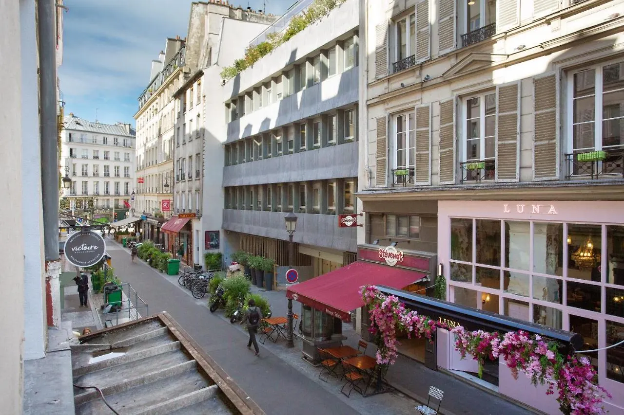 Apartment Rent A Room - Aparts Cadet Paris