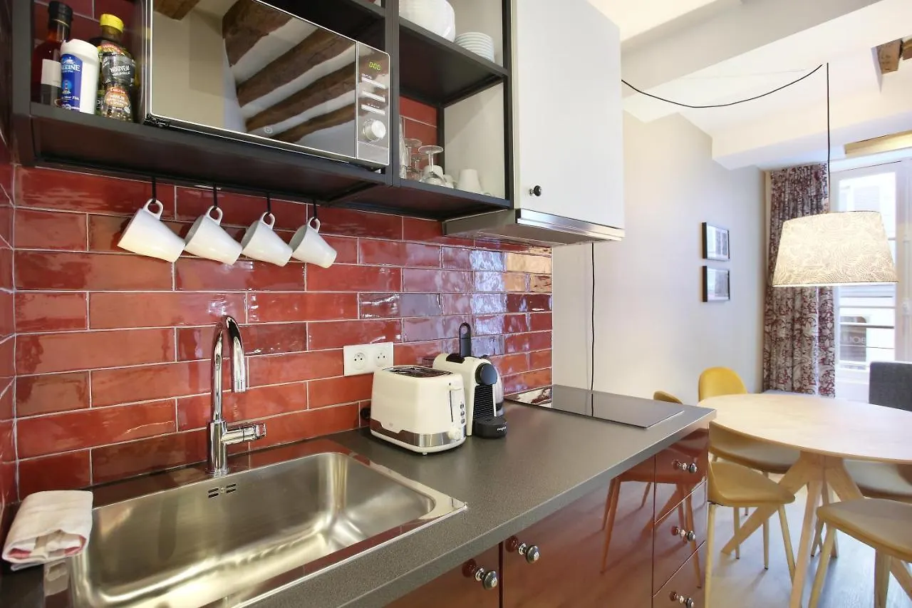 Apartment Rent A Room - Aparts Cadet Paris France