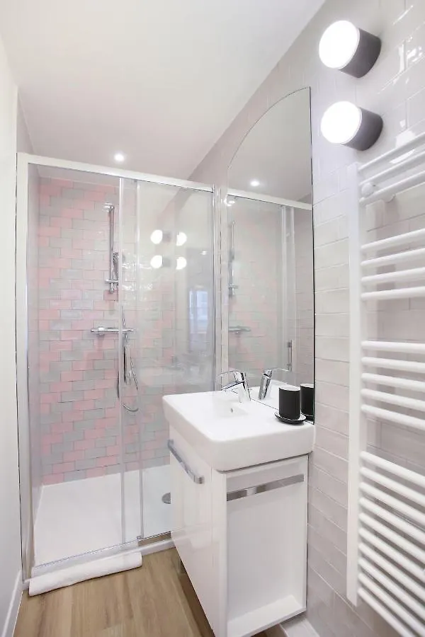 Rent A Room - Aparts Cadet Paris Apartment