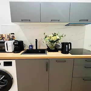 Appartement Dream Dwell Paris-cozy Historic Near Exelmans In 16th District, Paris