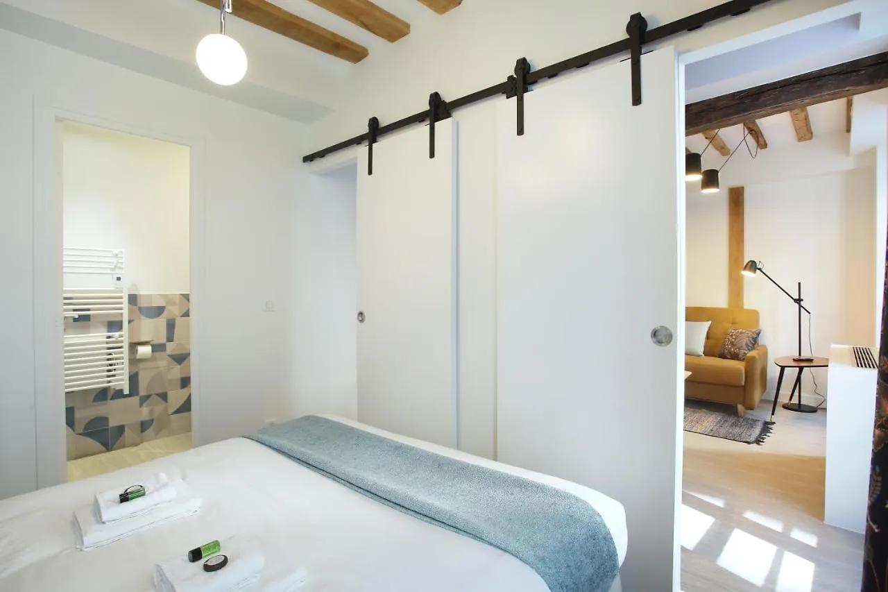 Rent A Room - Aparts Cadet Paris France