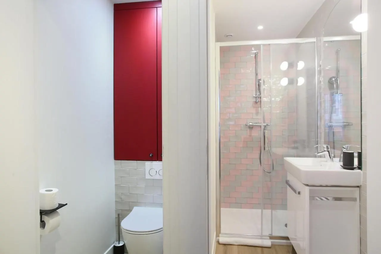 Rent A Room - Aparts Cadet Paris 0*,  France