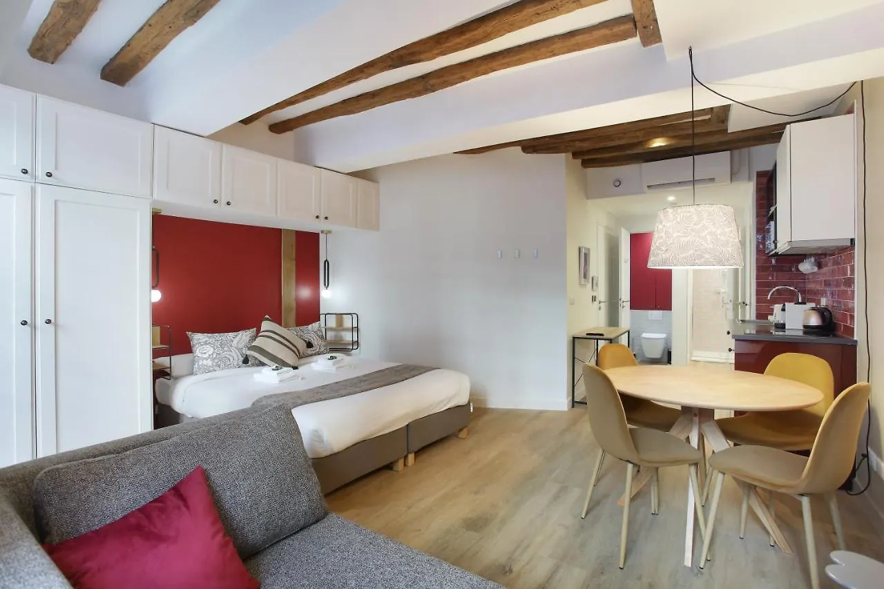 Apartment Rent A Room - Aparts Cadet Paris