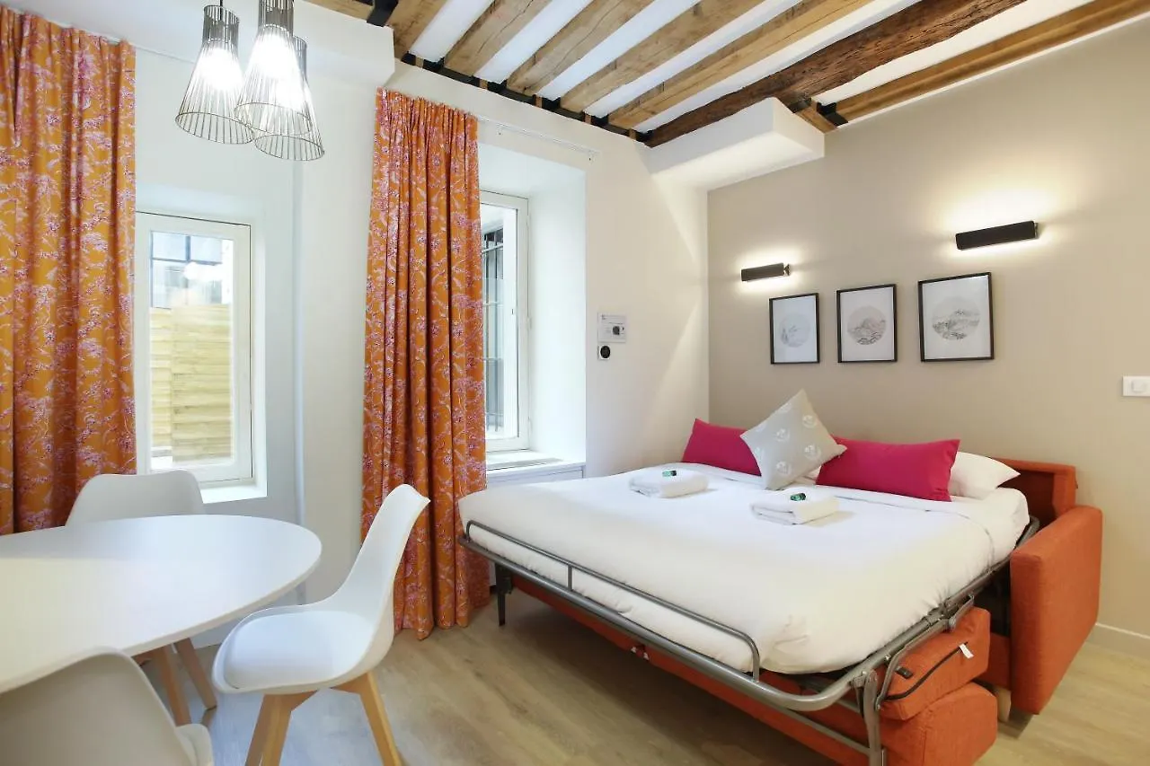Apartment Rent A Room - Aparts Cadet Paris