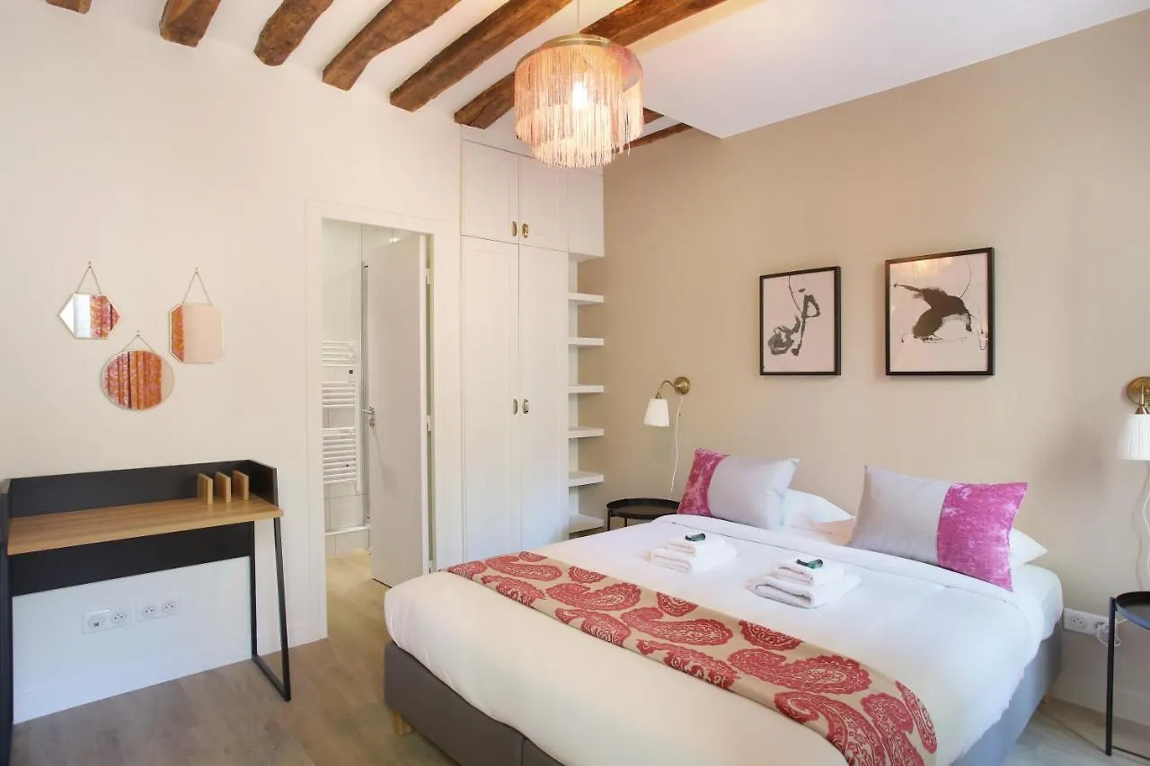 Apartment Rent A Room - Aparts Cadet Paris France
